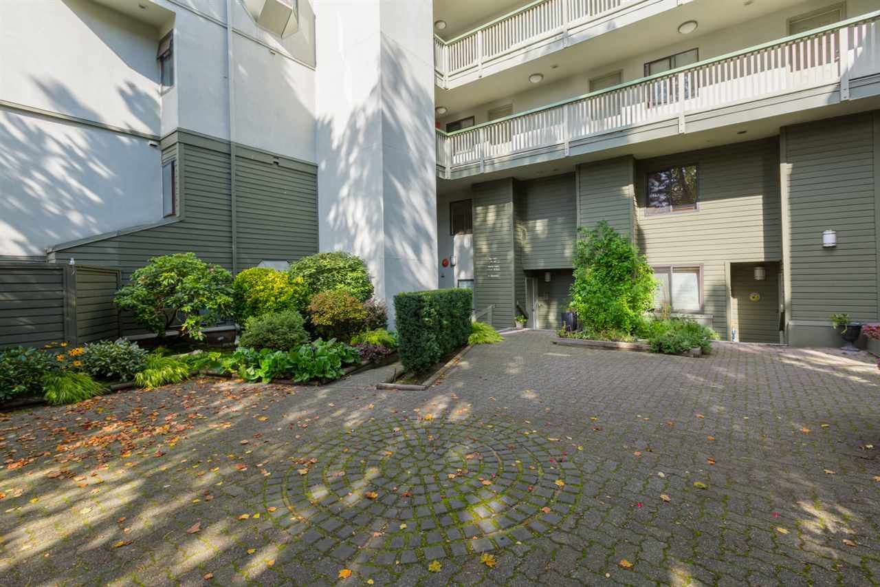 Main Photo: 11 3437 W 4TH Avenue in Vancouver: Kitsilano Townhouse for sale in "WATERFORD COURT" (Vancouver West)  : MLS®# R2112767
