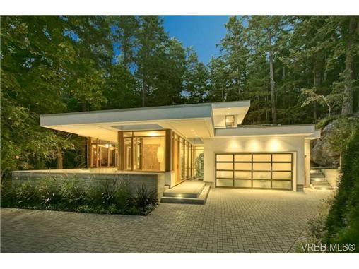Main Photo: 970 FIR TREE Glen in VICTORIA: SE Broadmead House for sale (Saanich East)  : MLS®# 721236