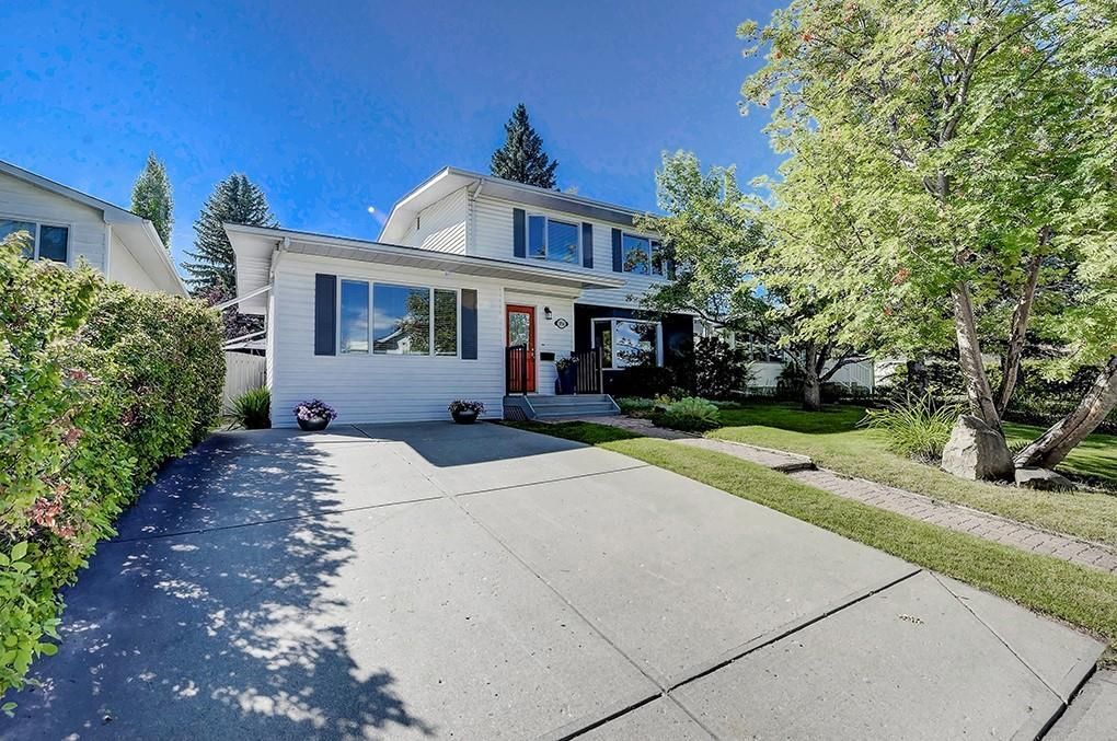 Main Photo: 2956 LATHOM Crescent SW in Calgary: Lakeview Detached for sale : MLS®# C4263838