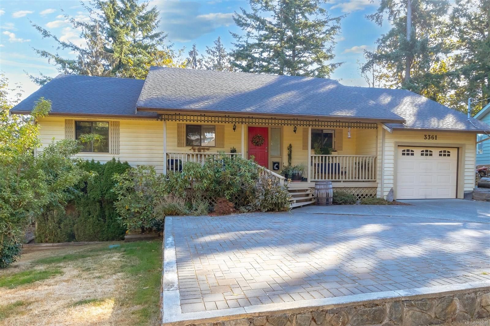 Main Photo: 3361 St. Troy Pl in Colwood: Co Triangle House for sale : MLS®# 916509