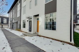 Photo 2: 32 Walgrove Common SE in Calgary: Walden Row/Townhouse for sale : MLS®# A2008772