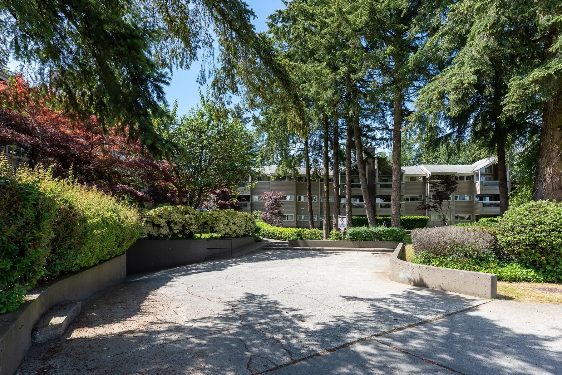 Main Photo: 320 932 ROBINSON Street in Coquitlam: Coquitlam West Condo for sale in "THE SHAUGHNESSY" : MLS®# R2707592