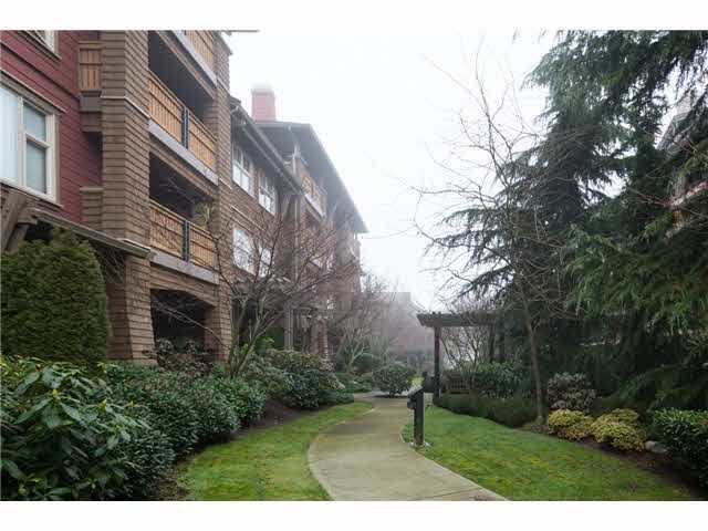Main Photo: 110 675 PARK CRESCENT in New Westminster: Condo for sale : MLS®# V1059344