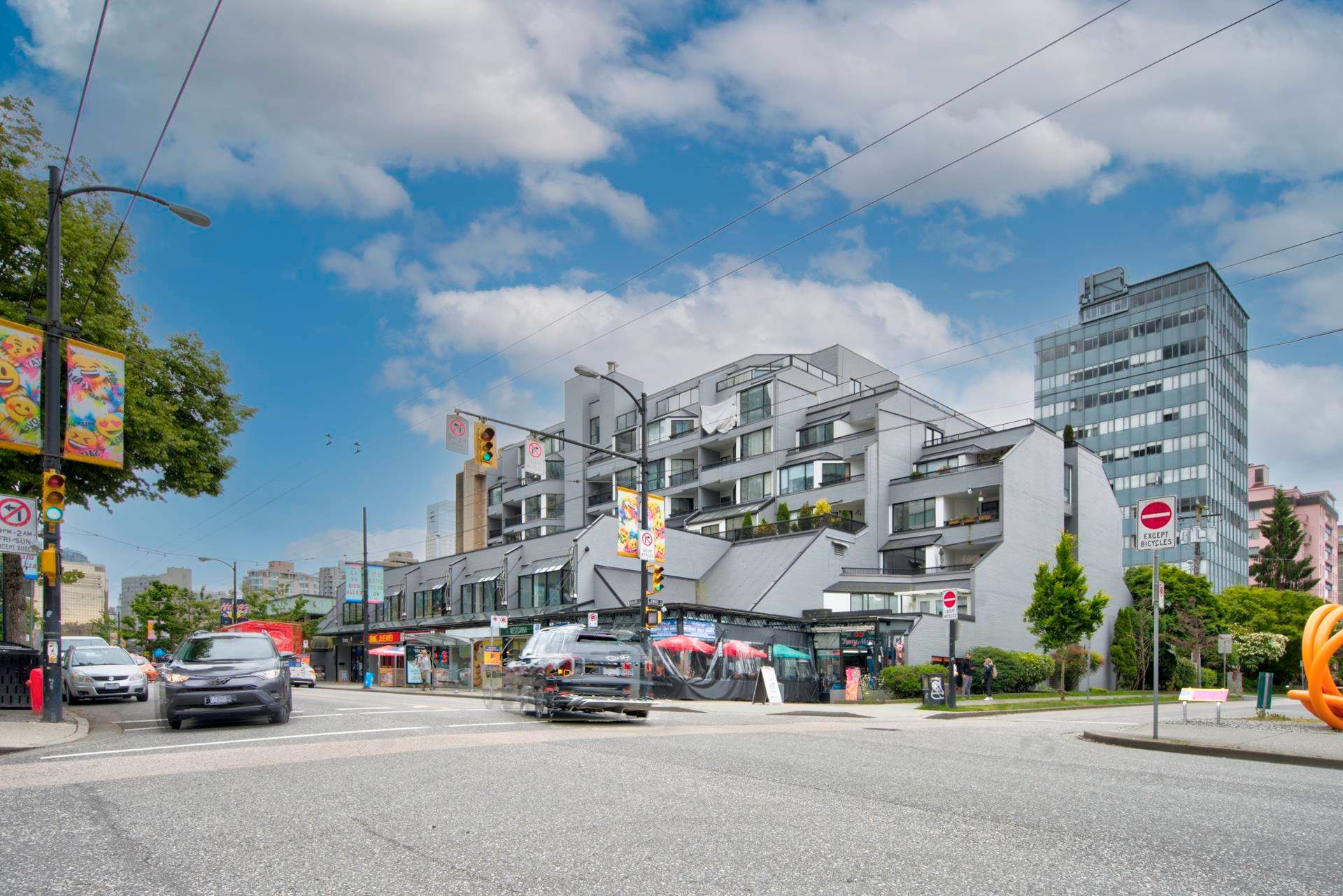 Main Photo: 607 1270 ROBSON Street in Vancouver: West End VW Condo for sale in "ROBSON GARDENS" (Vancouver West)  : MLS®# R2608344