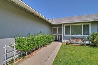 Photo 2: Residential for sale : 3 bedrooms : 1734 Kingston Dr in Escondido
