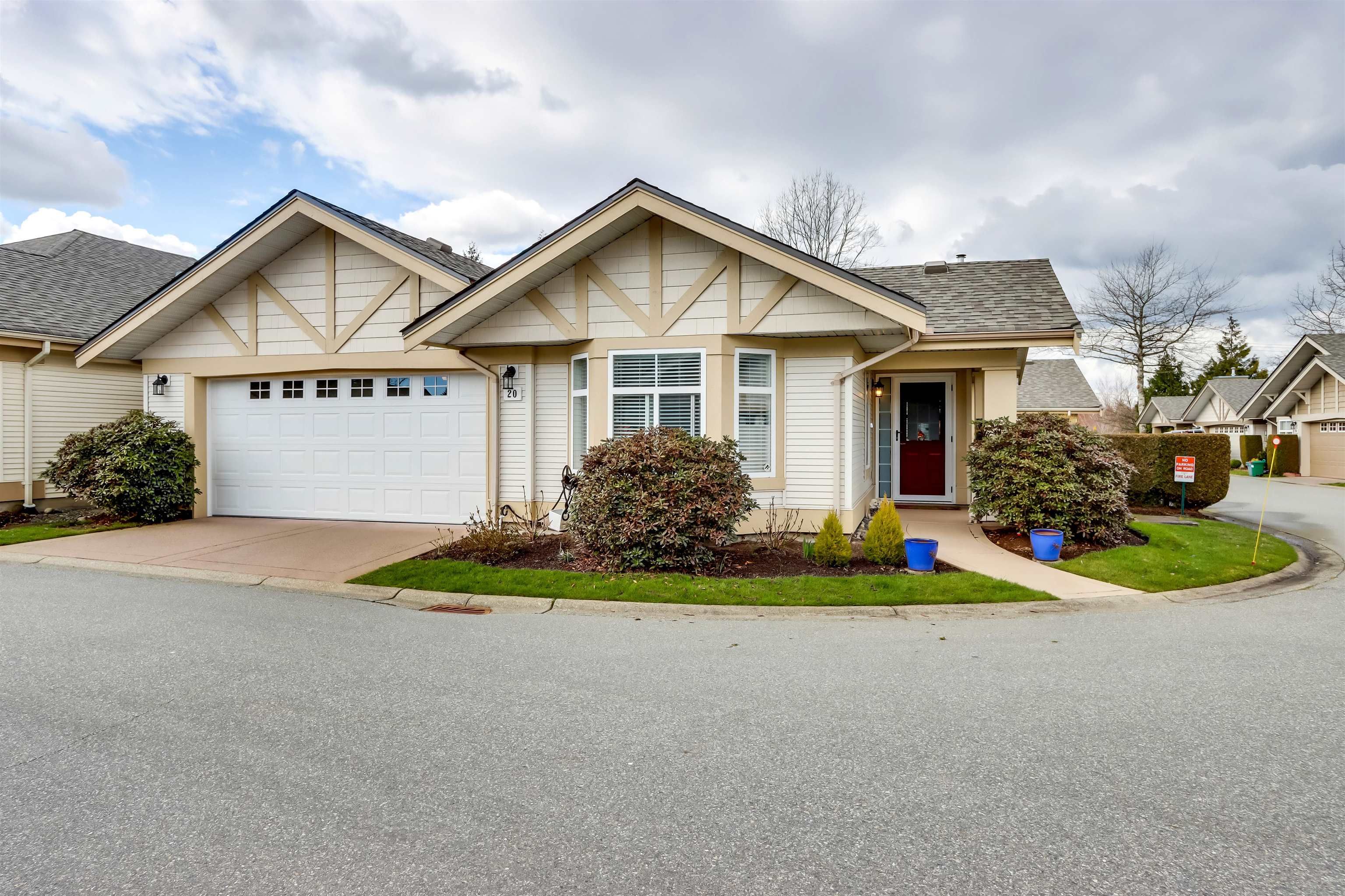 Main Photo: 20 8555 209 Street in Langley: Walnut Grove Townhouse for sale in "AUTUMNWOOD" : MLS®# R2662490