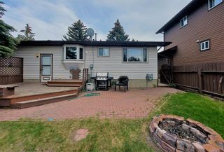 Photo 4: 15 Beaconsfield Close NW in Calgary: Beddington Heights Detached for sale : MLS®# A2052346