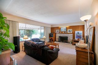 Photo 2: 5815 BURNS Place in Burnaby: Upper Deer Lake House for sale in "Upper Dear Lake" (Burnaby South)  : MLS®# R2208799