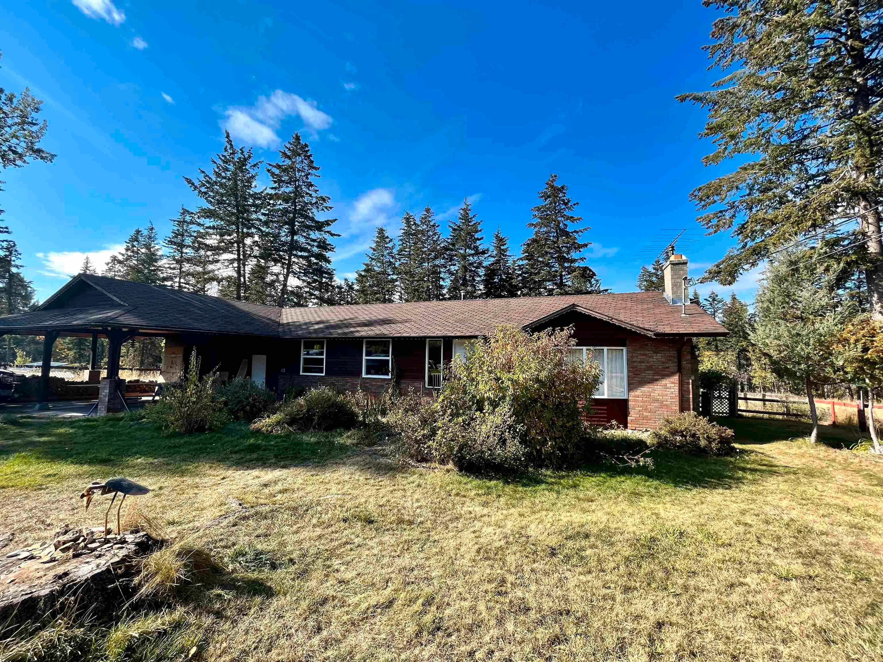 Main Photo: 1642 HODGSON Road in Williams Lake: Chilcotin House for sale : MLS®# R2729437