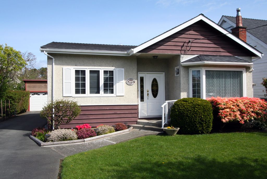Main Photo: 2430 Central Ave in VICTORIA: OB South Oak Bay House for sale (Oak Bay)  : MLS®# 637283