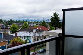 Photo 5: 426 4550 FRASER Street in Vancouver: Fraser VE Condo for sale in "Century" (Vancouver East)  : MLS®# R2429974