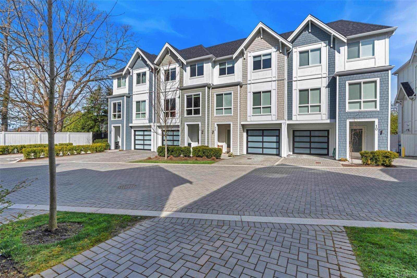 Main Photo: 12 1032 cloverdale Ave in Saanich: SE Quadra Row/Townhouse for sale (Saanich East)  : MLS®# 903270