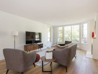 Photo 2: 211 1230 HARO Street in Vancouver: West End VW Condo for sale in "1230 Haro" (Vancouver West)  : MLS®# R2447651