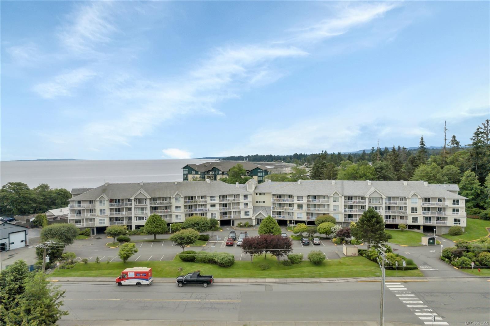 Main Photo: 305 155 Erickson Rd in Campbell River: CR Willow Point Condo for sale : MLS®# 912355