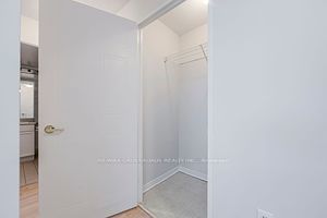 Photo 21: 705 11 Thorncliffe Park Drive in Toronto: Thorncliffe Park Condo for sale (Toronto C11)  : MLS®# C8172282