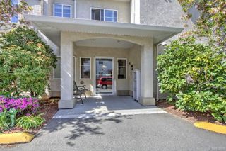 Photo 2: 301 740 Trunk Rd in Duncan: Du East Duncan Condo for sale : MLS®# 932029