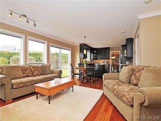 Photo 10: 1182 Garden Grove Pl in VICTORIA: SE Sunnymead House for sale (Saanich East)  : MLS®# 635489