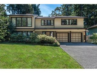 Photo 1: 1071 Quailwood Place in VICTORIA: SE Broadmead Residential for sale (Saanich East)  : MLS®# 327540