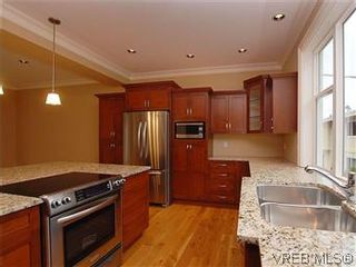Photo 4: 4246 Gordon Head Rd in VICTORIA: SE Gordon Head House for sale (Saanich East)  : MLS®# 558289
