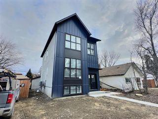 Photo 1: 28 Bank Avenue in Winnipeg: House for sale : MLS®# 202311789