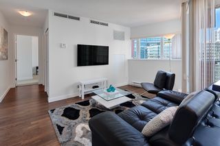 Photo 2: 1801 918 COOPERAGE WAY in Vancouver: Yaletown Condo for sale (Vancouver West)  : MLS®# R2502607