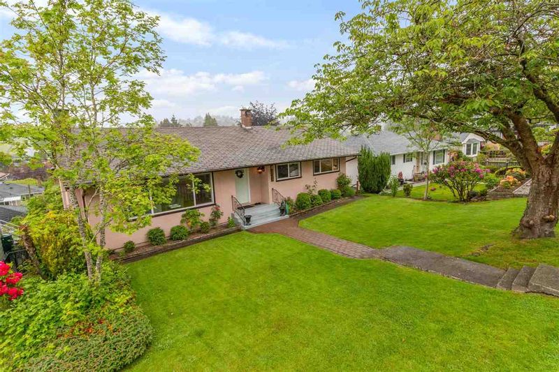 FEATURED LISTING: 4831 FAIRLAWN Drive Burnaby