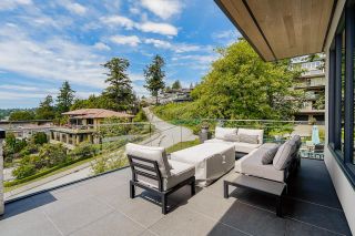 Photo 9: 1228 EVERALL Street: White Rock House for sale in "White Rock Hillside" (South Surrey White Rock)  : MLS®# R2701484