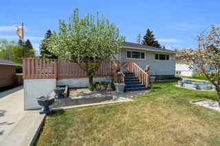 Photo 2: 5027 1 Street NW in Calgary: Thorncliffe Detached for sale : MLS®# A2050252