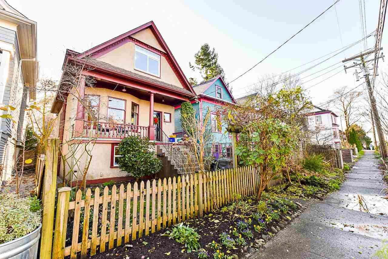 Main Photo: 1932 E PENDER Street in Vancouver: Hastings House for sale (Vancouver East)  : MLS®# R2521417