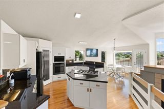 Photo 2: 124 Vanderbilt Drive in Winnipeg: Whyte Ridge Residential for sale (1P)  : MLS®# 202322435