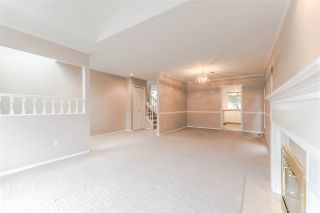 Photo 4: 111 6109 W BOUNDARY Drive in Surrey: Panorama Ridge Townhouse for sale in "Lakewood Gardens" : MLS®# R2153090