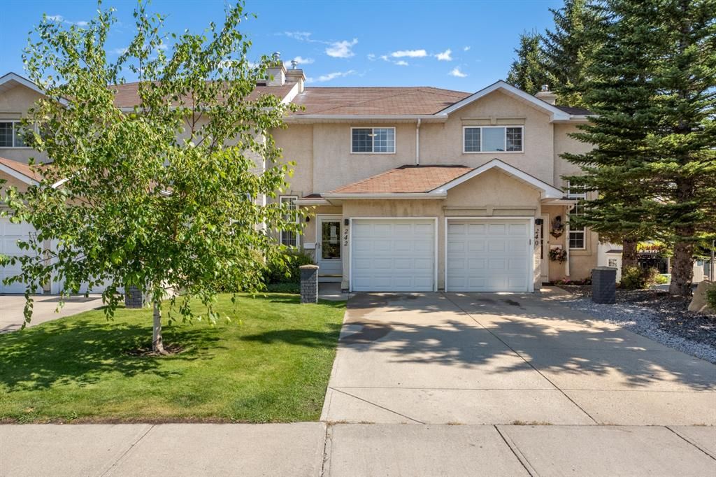 Main Photo: 242 Shawinigan Drive SW in Calgary: Shawnessy Row/Townhouse for sale : MLS®# A1250154