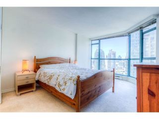 Photo 3: 2204 888 HAMILTON Street in Vancouver: Yaletown Condo for sale in "Rosedale Garden Residences" (Vancouver West)  : MLS®# R2095328