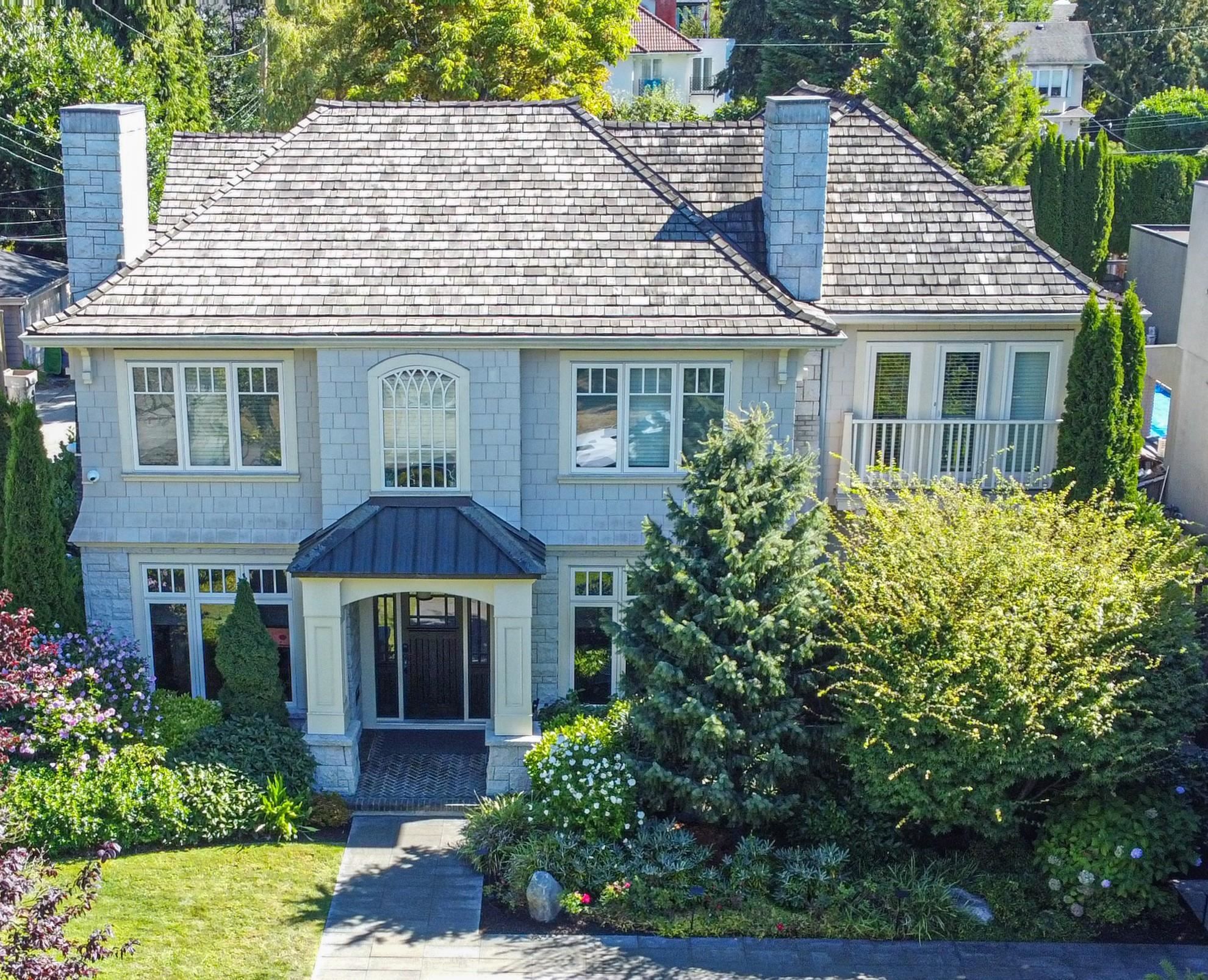 Main Photo: 6738 BEECHWOOD Street in Vancouver: S.W. Marine House for sale in "S.W. Marine / Kerrisdale" (Vancouver West)  : MLS®# R2723007