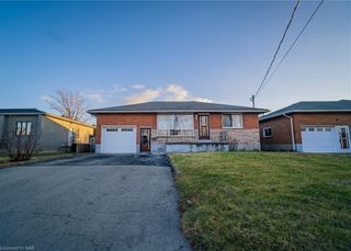 Photo 1: UPPER 248 Bertie Street in Fort Erie: 332 - Central Ave Single Family Residence for lease : MLS®# 40537611