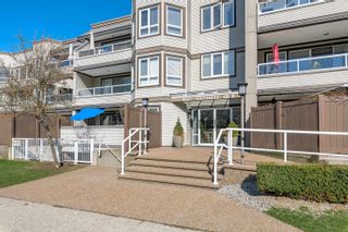 Photo 1: 302 1840 E SOUTHMERE Crescent in White Rock: Sunnyside Park Surrey Condo for sale in "SOUTHMERE MEWS" (South Surrey White Rock)  : MLS®# R2878940