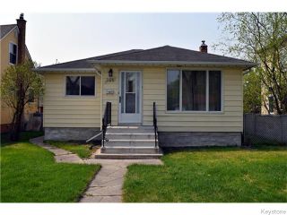 Photo 1: 384 Enniskillen Avenue in Winnipeg: West Kildonan / Garden City Residential for sale (North West Winnipeg)  : MLS®# 1611697