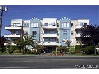 Main Photo: 103 1536 Hillside Ave in VICTORIA: Vi Oaklands Condo for sale (Victoria)  : MLS®# 327160