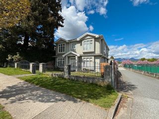 Photo 1: 463 E 23RD Avenue in Vancouver: Fraser VE House for sale (Vancouver East)  : MLS®# R2879066
