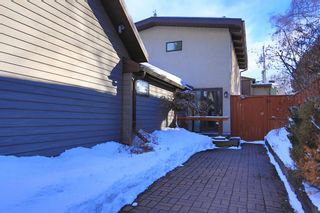 Photo 3: 209 11 Avenue NE in Calgary: Crescent Heights Detached for sale : MLS®# A1073675