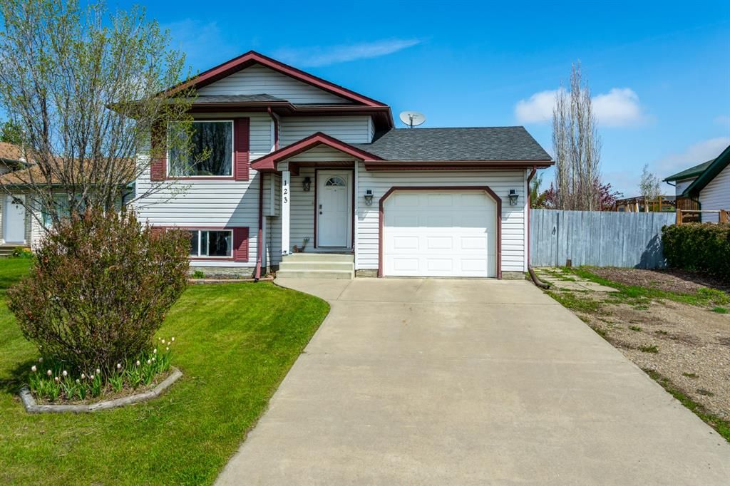 Main Photo: 123 Meadowpark Drive: Carstairs Detached for sale : MLS®# A1106590