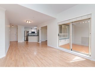 Photo 8: 405 150 W 22ND Street in North Vancouver: Central Lonsdale Condo for sale in "The Sierra" : MLS®# R2416817