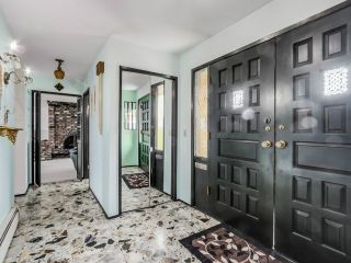 Photo 2: 7531 WATERTON Drive in Richmond: Broadmoor House for sale in "Maple Lane/Shangri-la" : MLS®# V1136069