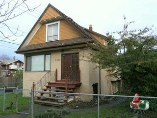 Photo 2: 2636 PRINCE ALBERT Street in Vancouver: Mount Pleasant VE House for sale (Vancouver East)  : MLS®# V624764