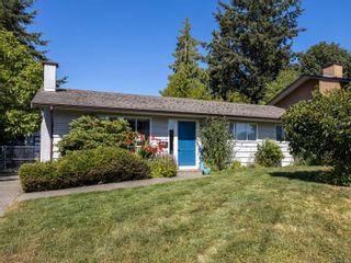 Photo 1: 7710 Colin Pl in Central Saanich: CS Saanichton House for sale : MLS®# 916391
