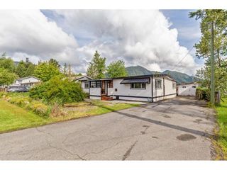 Photo 1: 35281 RIVERSIDE ROAD in Mission: Durieu Manufactured Home for sale : MLS®# R2582946