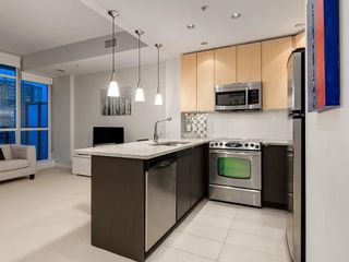 Photo 8: 1309 788 12 Avenue SW in Calgary: Beltline Apartment for sale : MLS®# C4209499