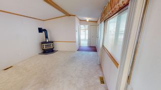 Photo 5: 5 2401 LARCH Avenue in Quesnel: Quesnel - Town Manufactured Home for sale in "Larch Avenue Mobile Home Park" : MLS®# R2758939