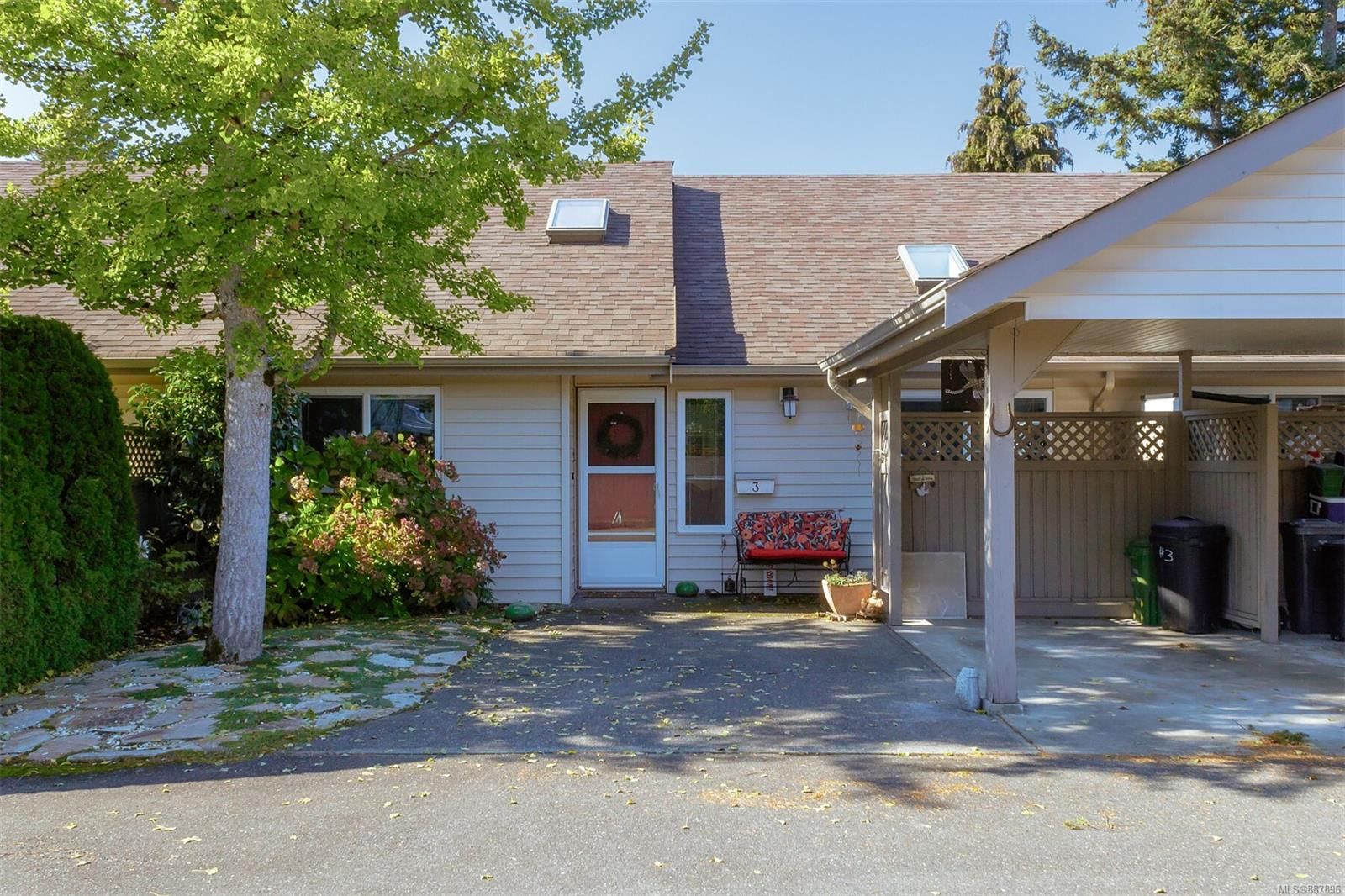 Main Photo: 3 2146 Malaview Ave in Sidney: Si Sidney North-East Row/Townhouse for sale : MLS®# 887896