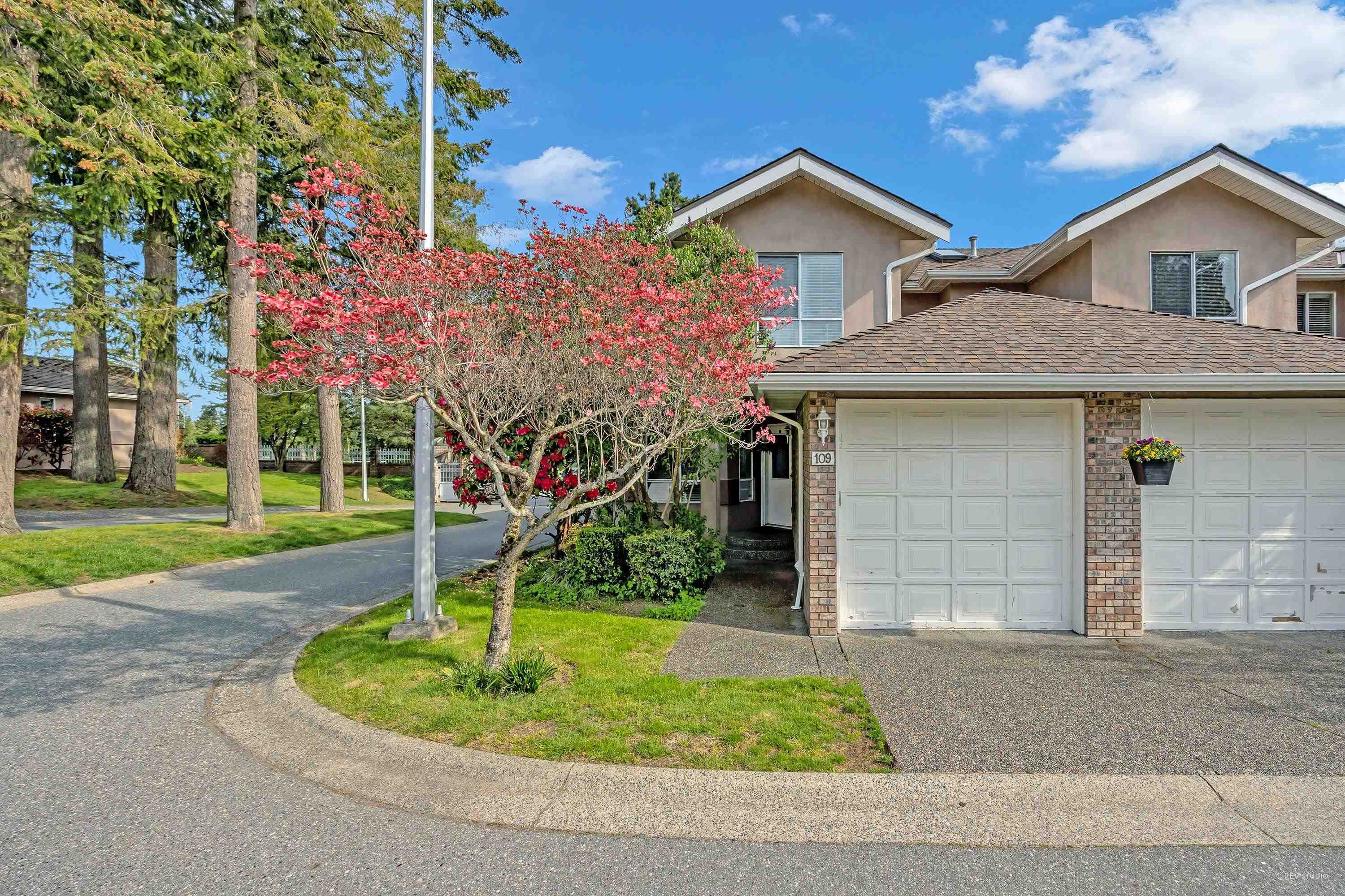 Main Photo: 109 15550 26 Avenue in Surrey: King George Corridor Townhouse for sale in "Sunnyside Gate" (South Surrey White Rock)  : MLS®# R2775095